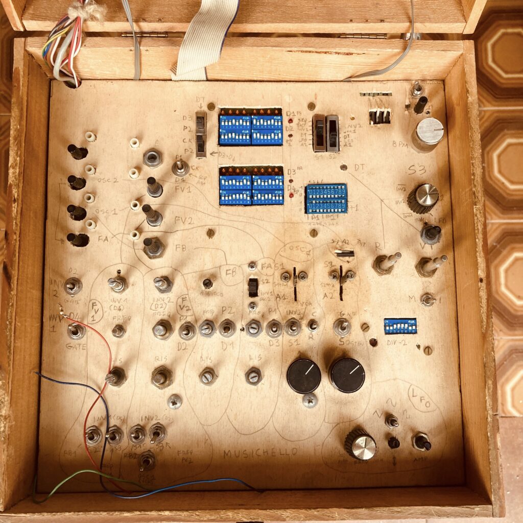 L.E.P. Musichello boutique synth hardware details