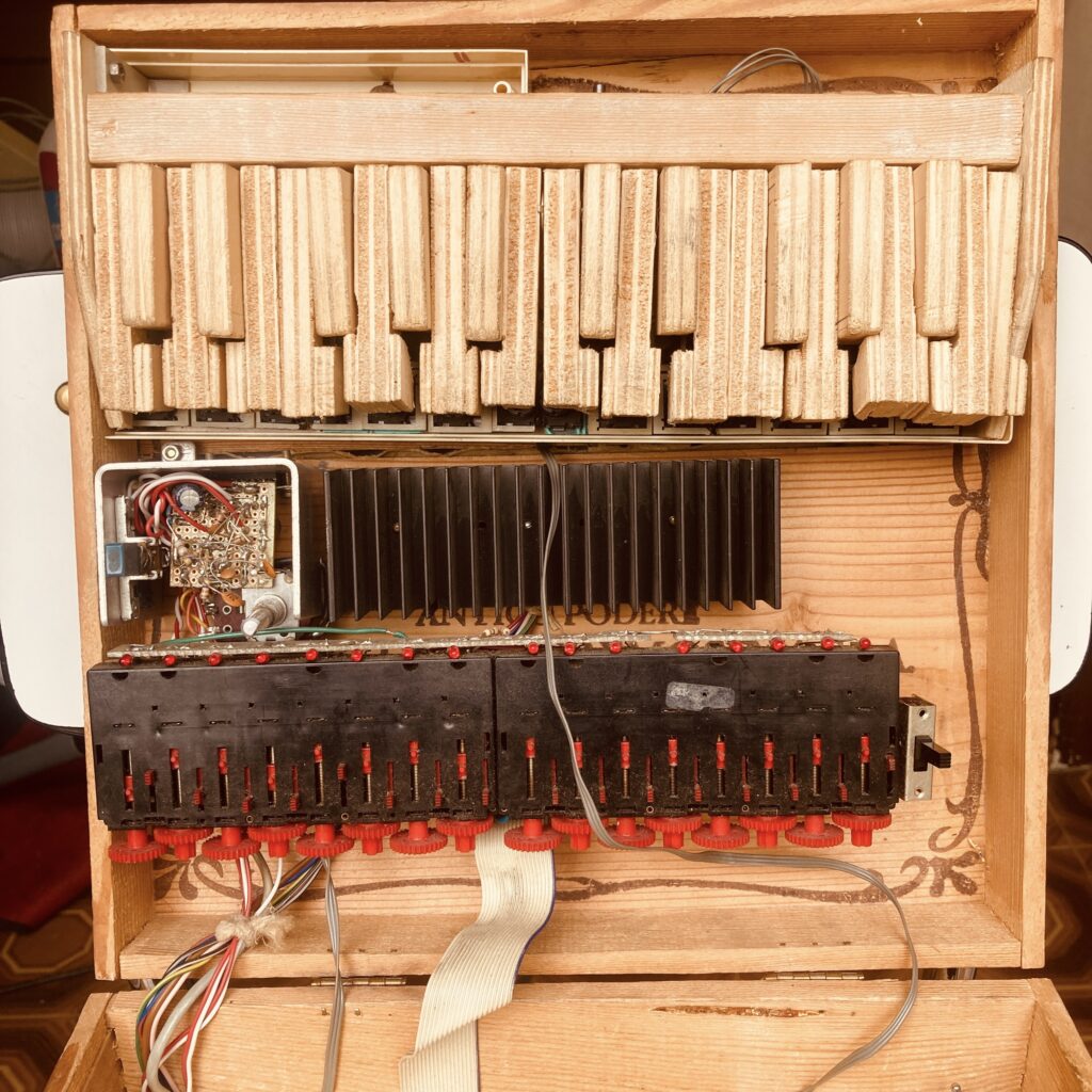 L.E.P. Musichello boutique synth hardware details